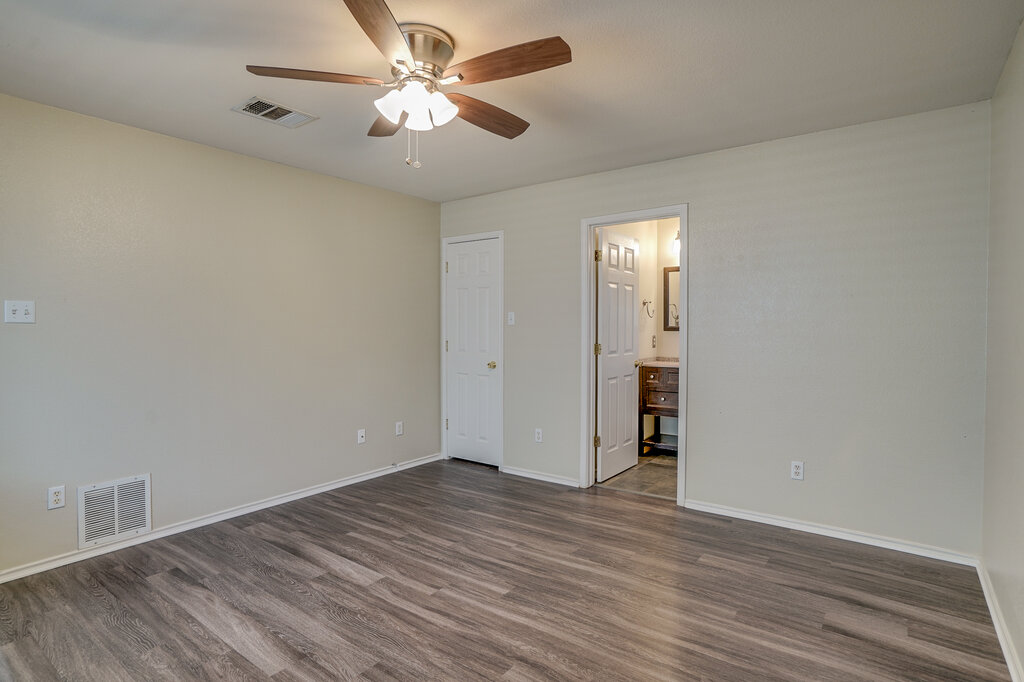 9405 Rowlands Sayle Road Austin, TX 78744 - Photo 10 of 21 Gallery Image 10