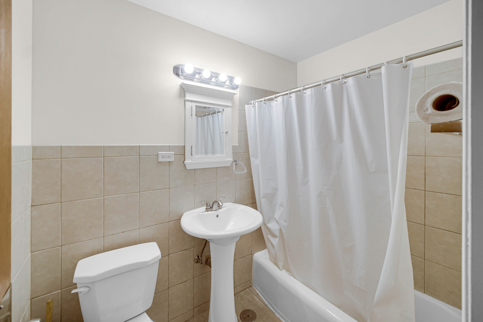 7019 North Ridge Boulevard, Unit 3B Chicago, IL 60645 - Photo 12 of 21 a bathroom with a sink toilet and shower