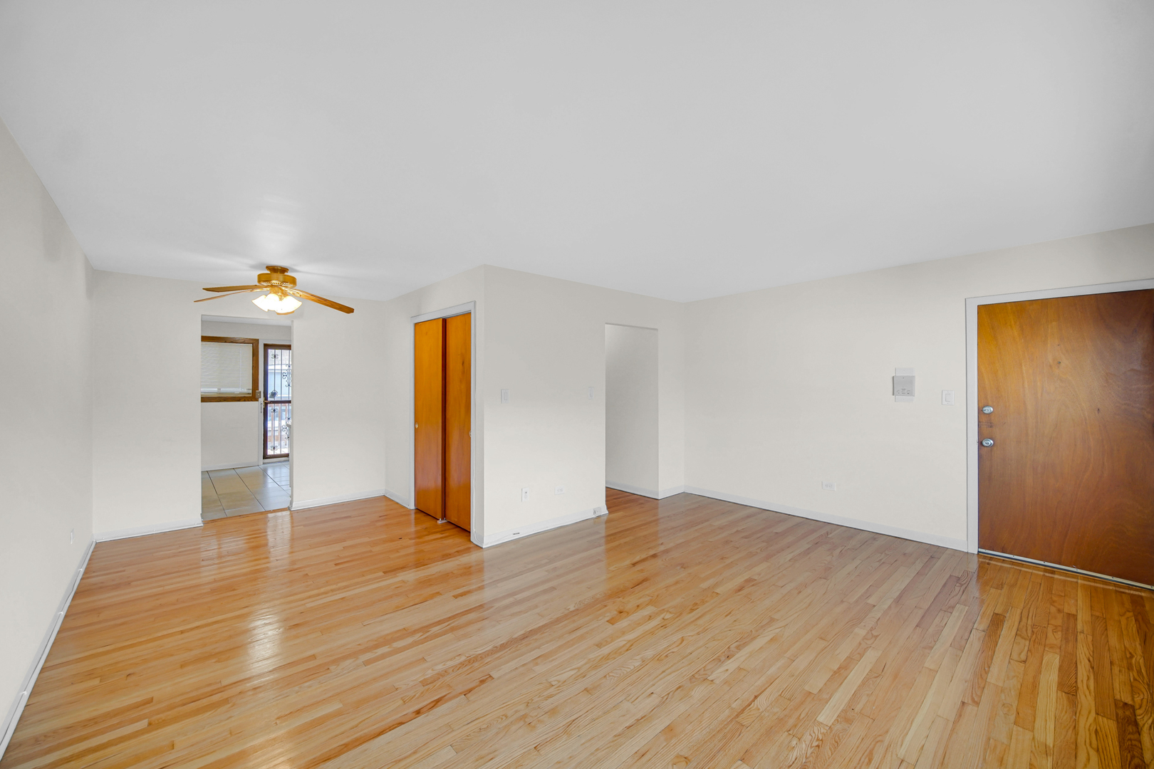 7019 North Ridge Boulevard, Unit 3B Chicago, IL 60645 - Photo 15 of 21 a view of empty room with wooden floor