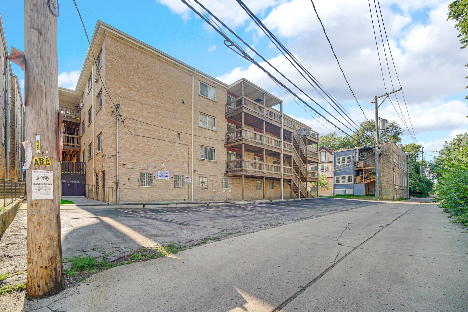 7019 North Ridge Boulevard, Unit 3B Chicago, IL 60645 - Photo 7 of 21 a view of a building with a street