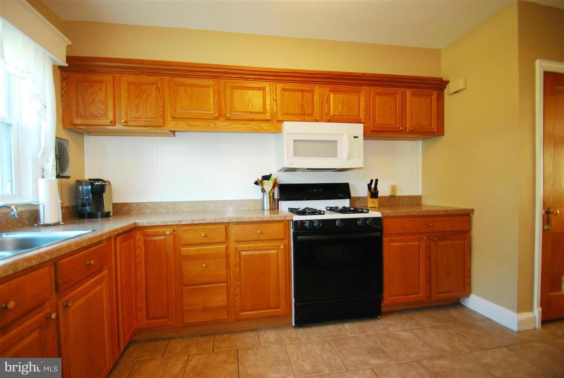 935 Elm Ridge Avenue Baltimore, MD 21229 - Photo 11 of 30 Kitchen