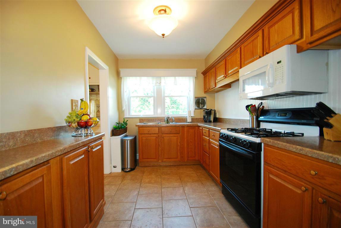 935 Elm Ridge Avenue Baltimore, MD 21229 - Photo 12 of 30 Kitchen