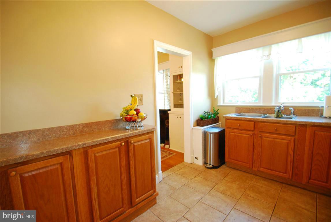 935 Elm Ridge Avenue Baltimore, MD 21229 - Photo 13 of 30 Kitchen