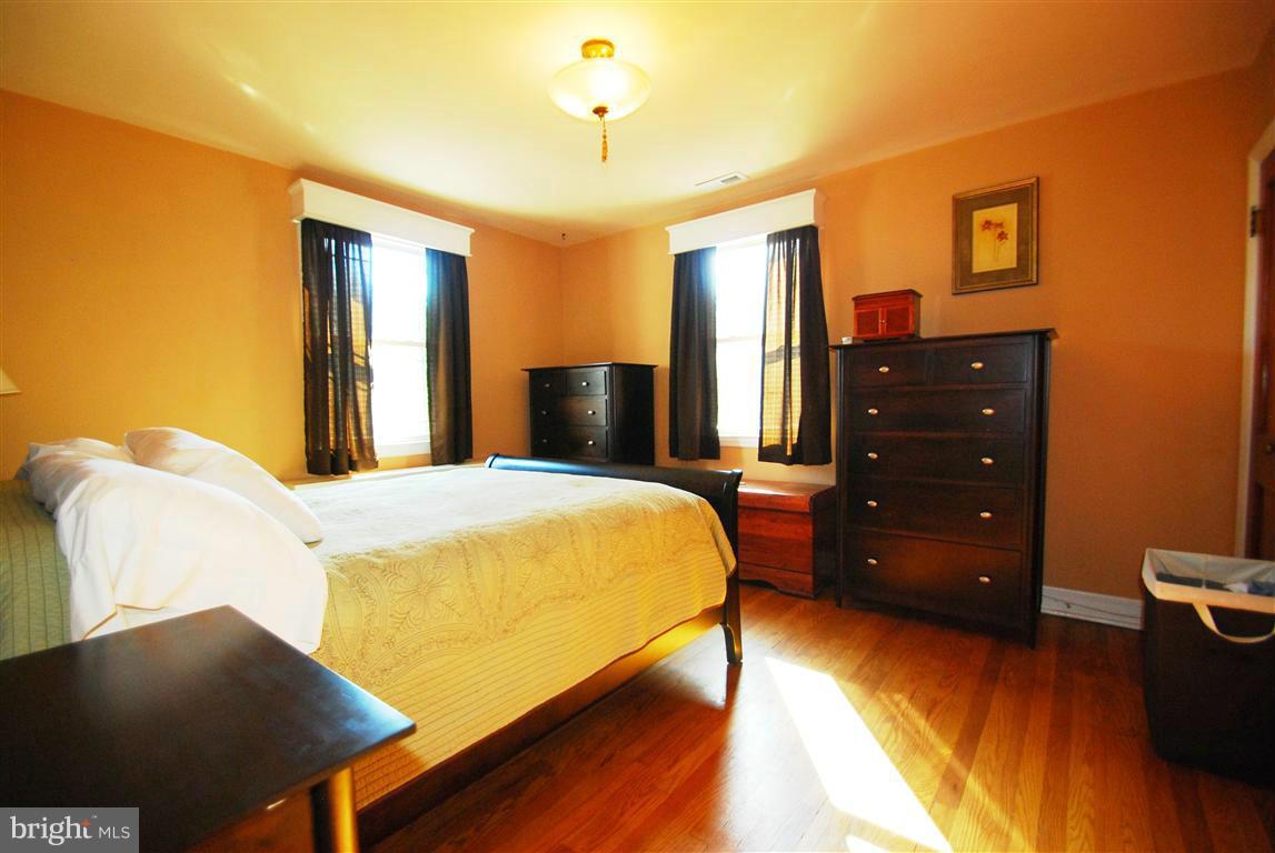 935 Elm Ridge Avenue Baltimore, MD 21229 - Photo 15 of 30 Bedroom (Master)