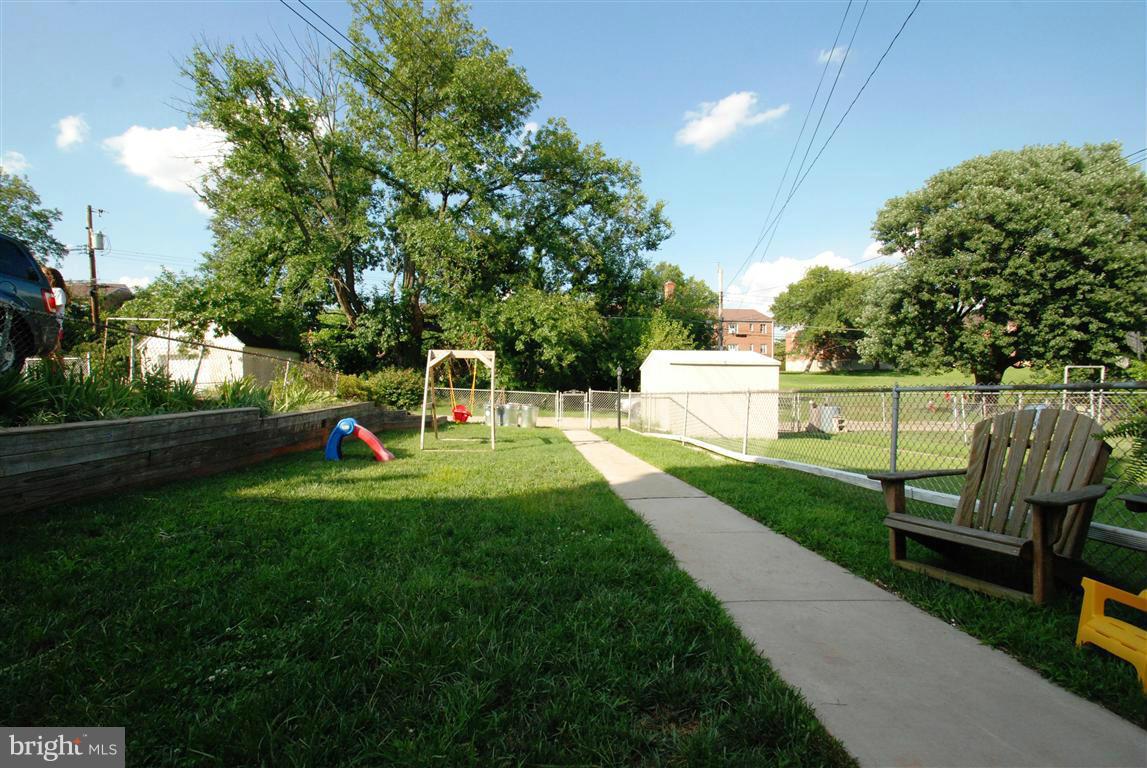 935 Elm Ridge Avenue Baltimore, MD 21229 - Photo 27 of 30 Exterior (Rear)