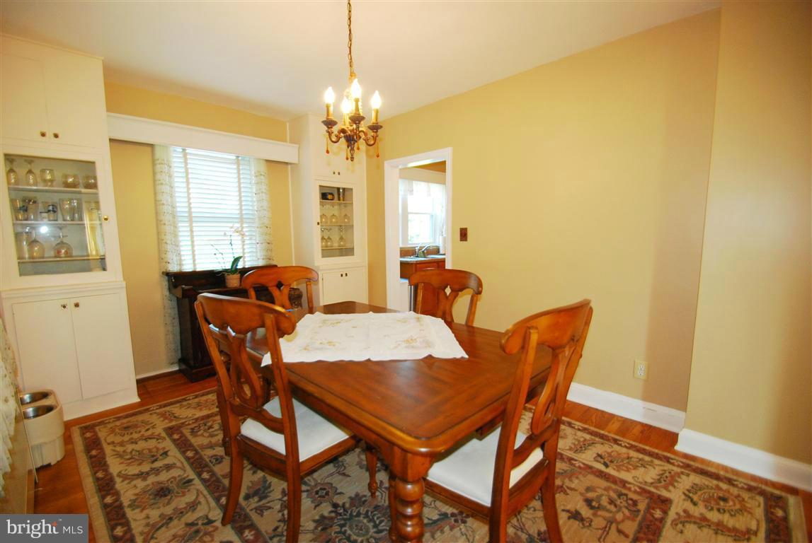 935 Elm Ridge Avenue Baltimore, MD 21229 - Photo 8 of 30 Dining Room
