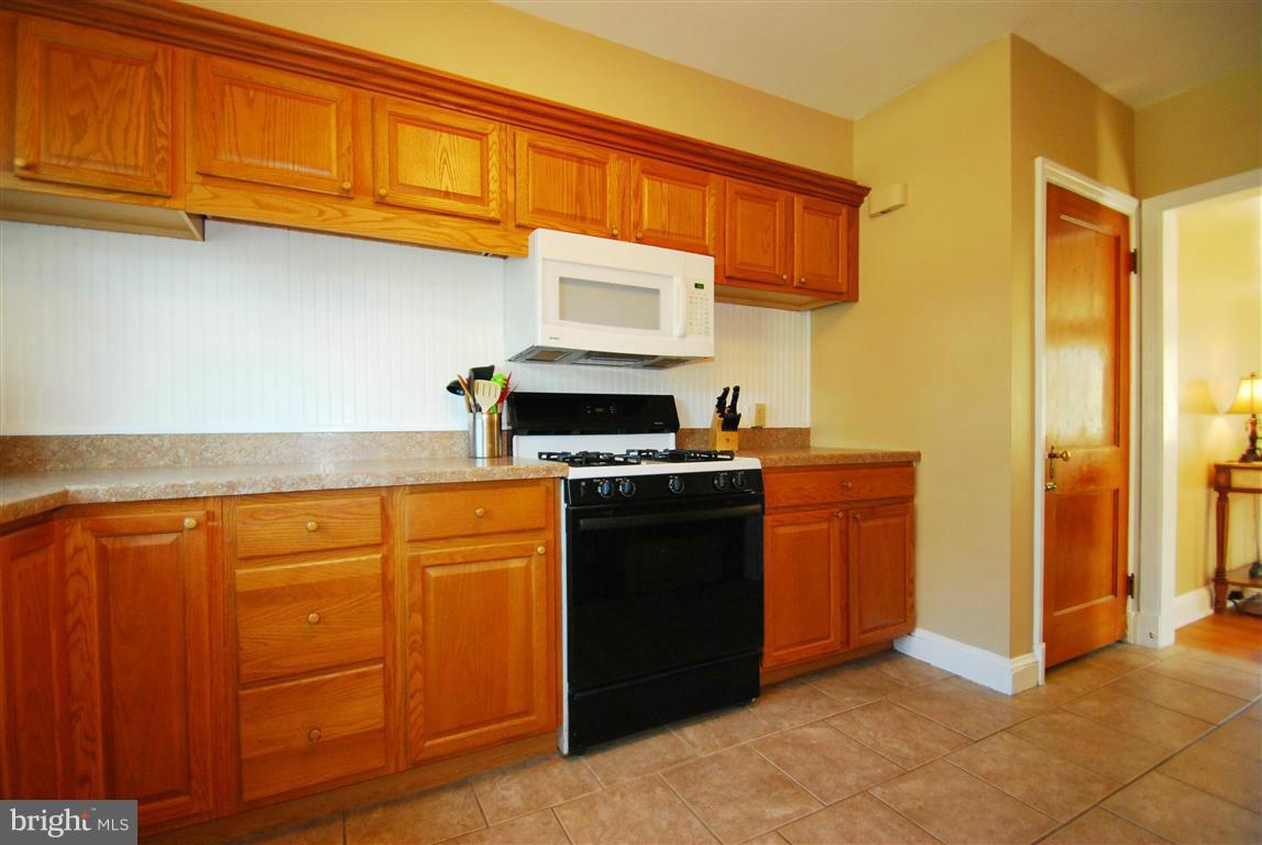 935 Elm Ridge Avenue Baltimore, MD 21229 - Photo 10 of 30 Kitchen