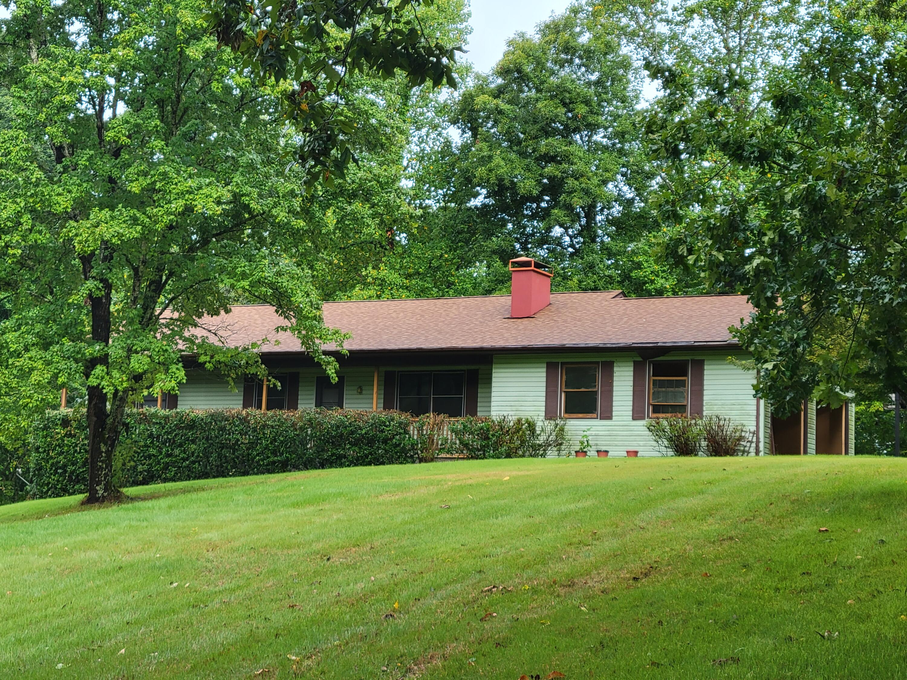655 Ed Davis Road Maryville, TN 37801 - Photo 4 of 24 20210816_084115