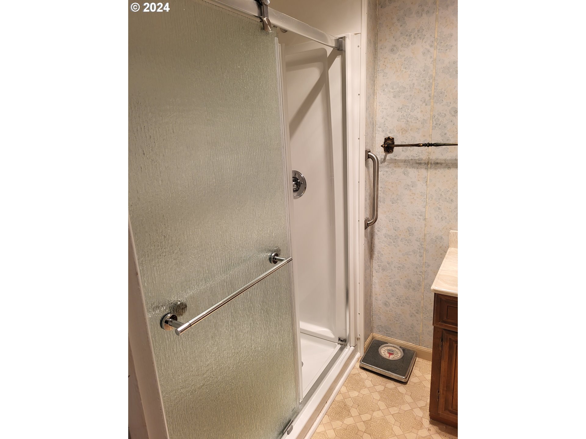 400 Scott Street Moro, OR 97039 - Photo 23 of 35 Bathroom, Attached