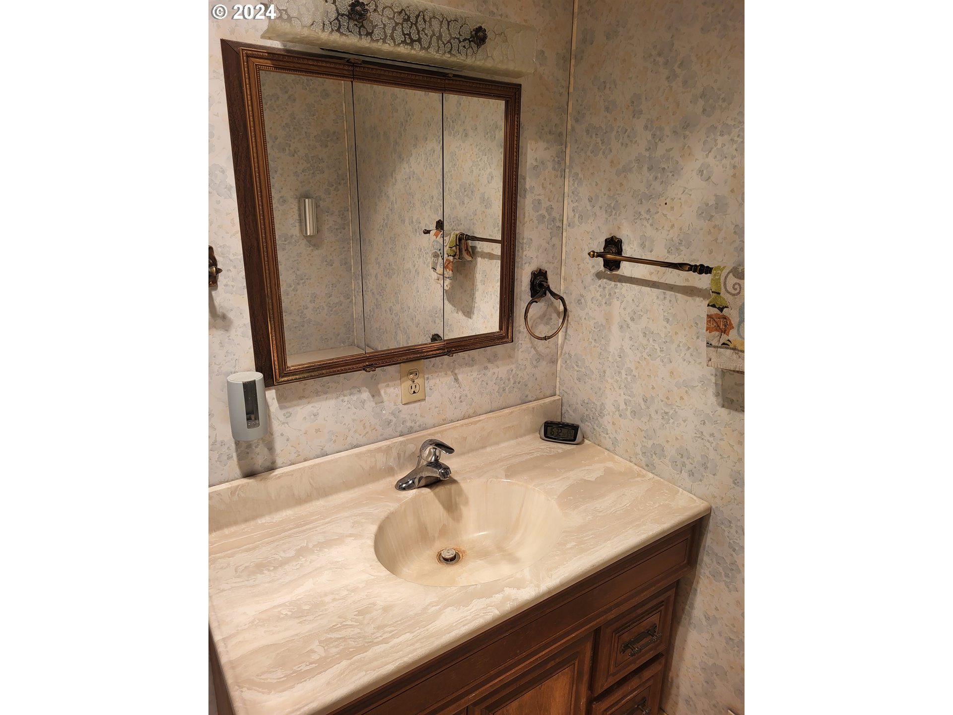 400 Scott Street Moro, OR 97039 - Photo 24 of 35 Bathroom, Attached