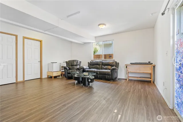 $679,999 | 5620 Seahurst Avenue, Everett, WA 98203