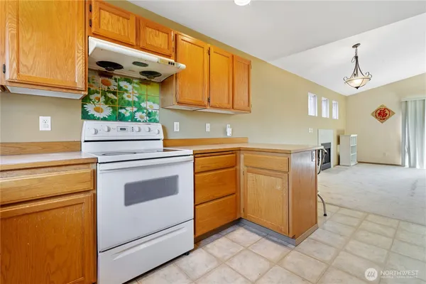 $649,950 | 5620 Seahurst Avenue, Everett, WA 98203