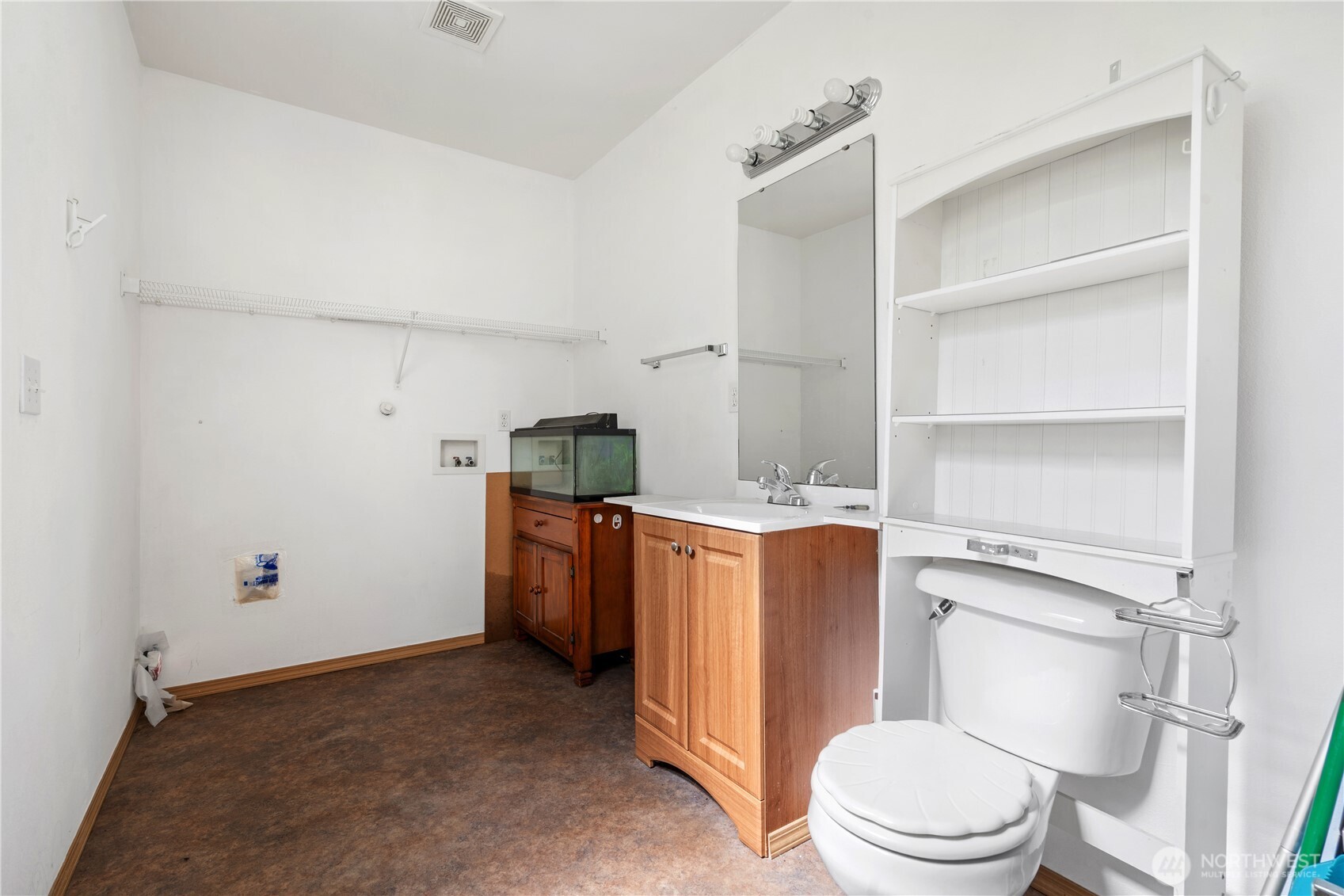 5620 Seahurst Avenue Everett, WA 98203 - Photo 6 of 28 a view of walk in closet with empty racks