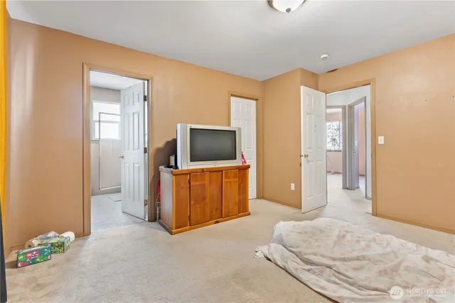 $679,999 | 5620 Seahurst Avenue, Everett, WA 98203