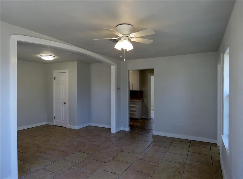 911 South Rife Street Aransas Pass, TX 78336 - Photo 11 of 17