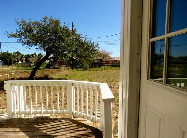 $1,215 | 911 South Rife Street, Aransas Pass, TX 78336