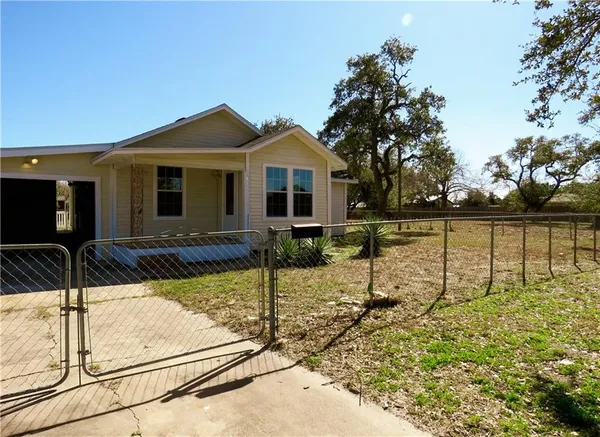 $1,215 | 911 South Rife Street, Aransas Pass, TX 78336