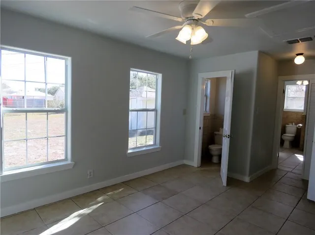 $1,215 | 911 South Rife Street, Aransas Pass, TX 78336