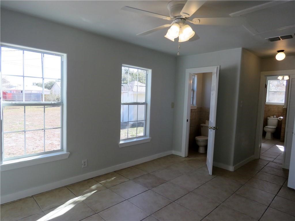 911 South Rife Street Aransas Pass, TX 78336 - Photo 4 of 17