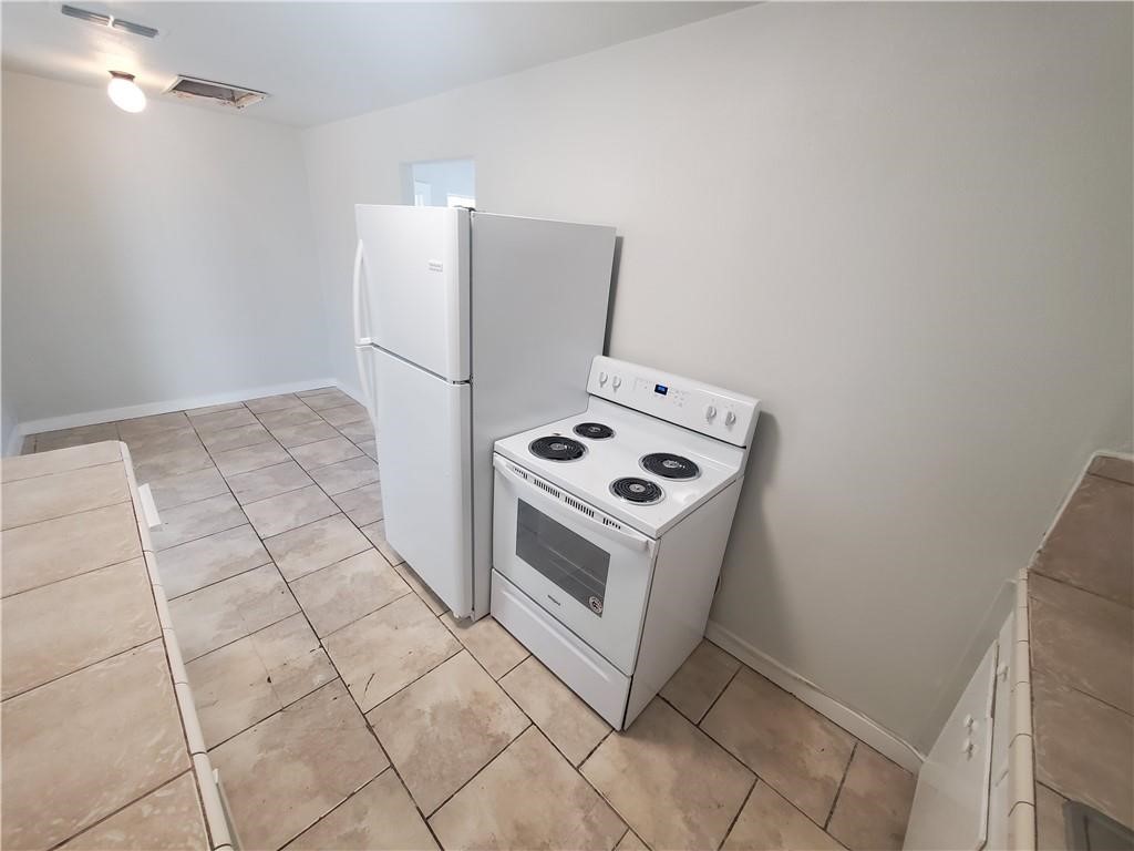 911 South Rife Street Aransas Pass, TX 78336 - Photo 5 of 17