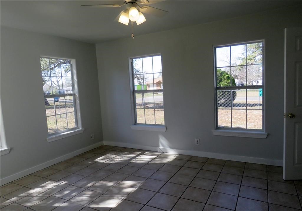 911 South Rife Street Aransas Pass, TX 78336 - Photo 9 of 17
