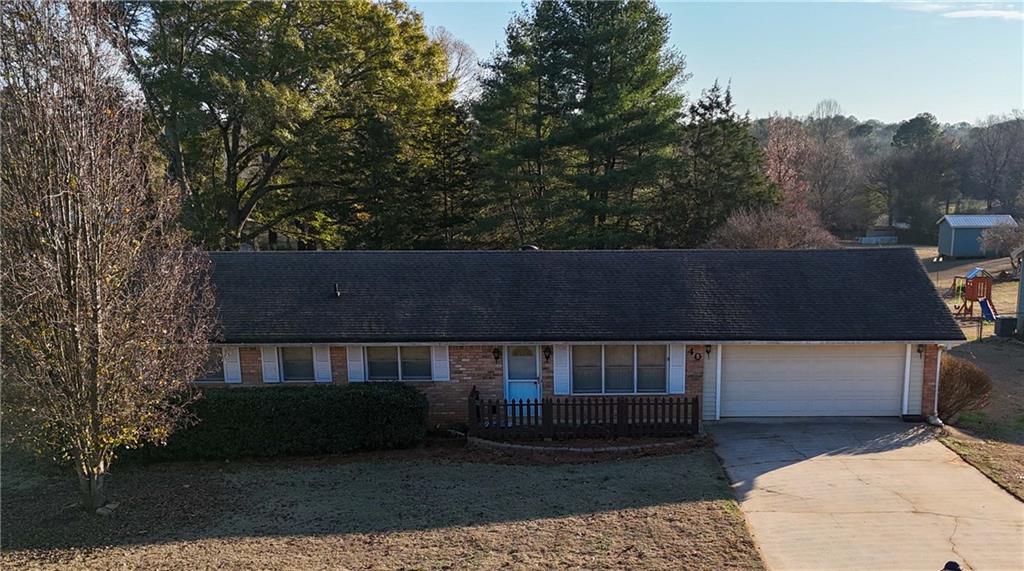 a view of house with a yard
