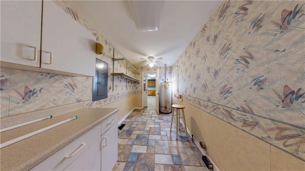 40 Lois Road Southwest Euharlee, GA 30120 - Photo 22 of 37 a bathroom with a bathtub and a shower