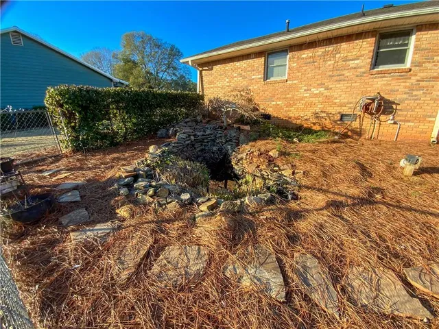a view of a back yard of the house
