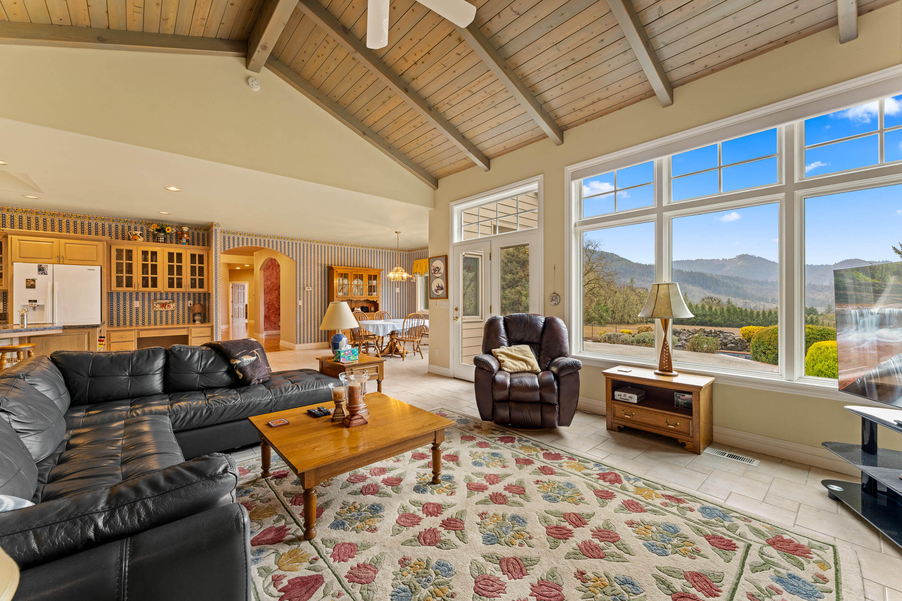3396 Foots Creek Road Gold Hill, OR 97525 - Photo 10 of 92 INT (21 of 61)