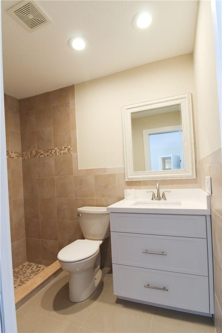 11206 Mustang Street Boca Raton, FL 33428 - Photo 12 of 20 Master bathroom