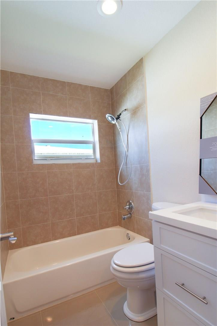 11206 Mustang Street Boca Raton, FL 33428 - Photo 16 of 20 Hall bathroom