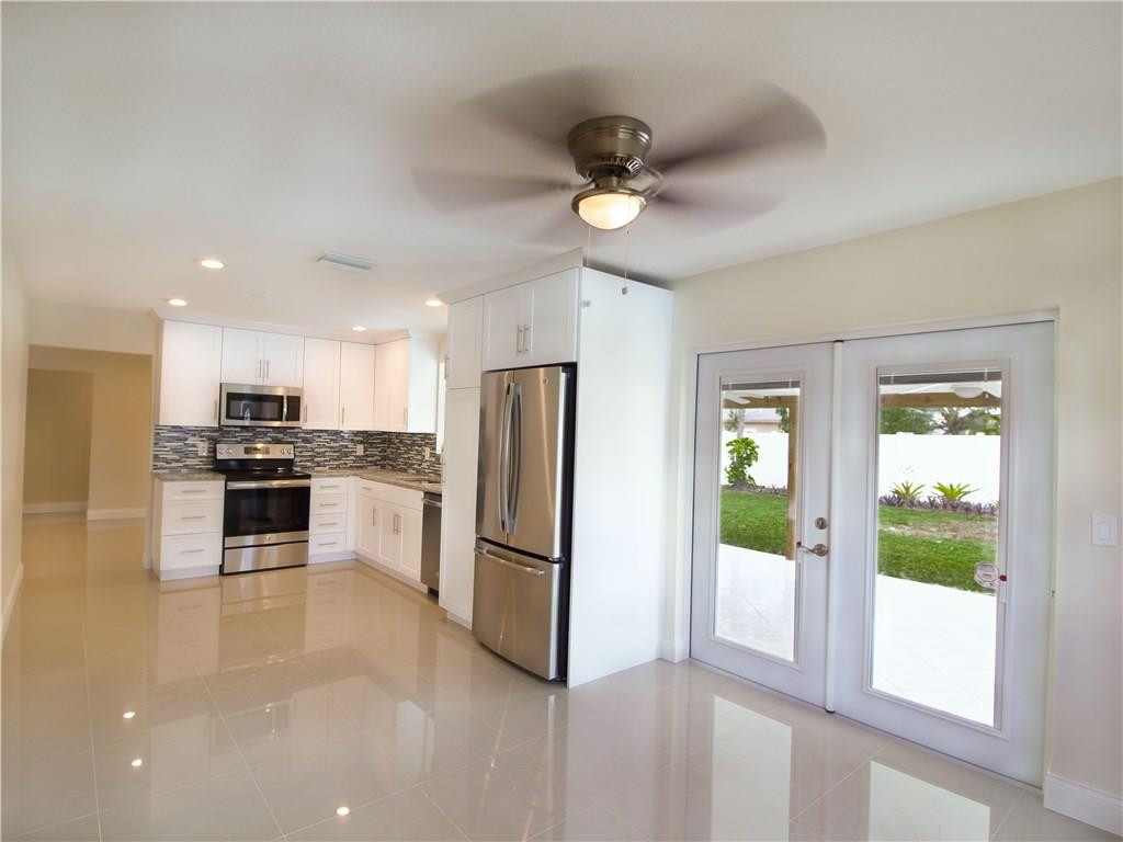 11206 Mustang Street Boca Raton, FL 33428 - Photo 4 of 20 Kitchen dinning and backyard