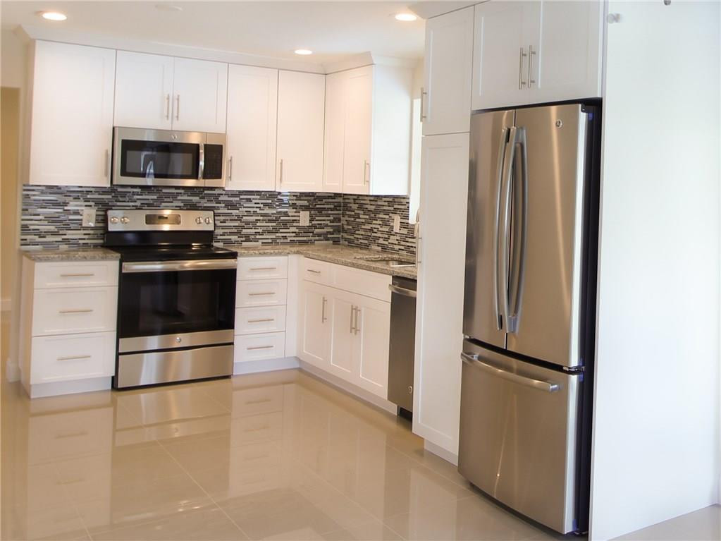 11206 Mustang Street Boca Raton, FL 33428 - Photo 5 of 20 Kitchen close up