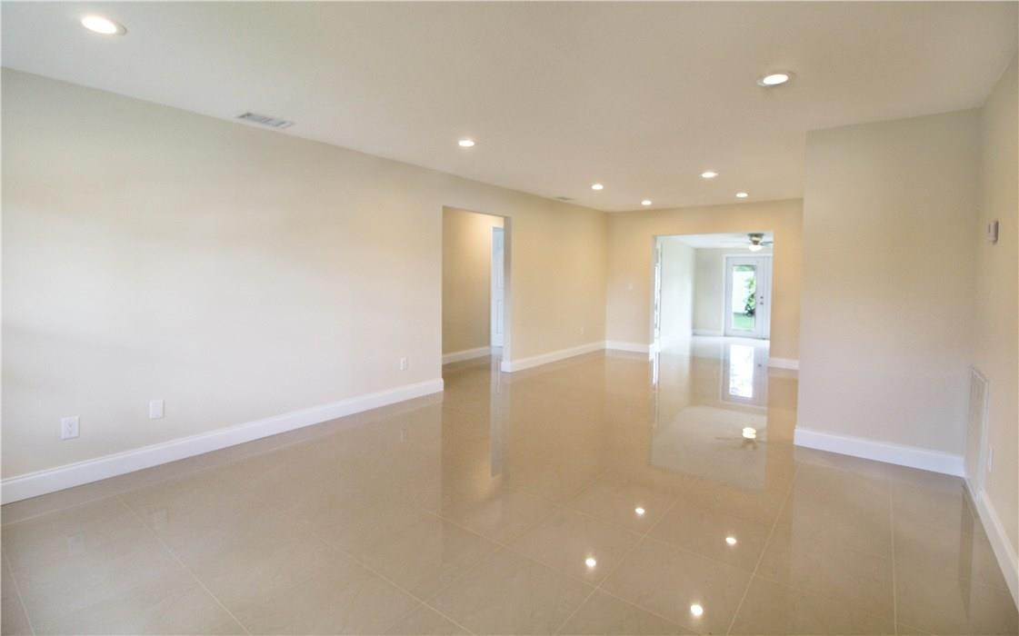 11206 Mustang Street Boca Raton, FL 33428 - Photo 6 of 20 Livingroom