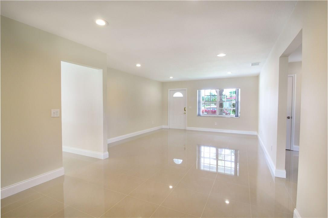 11206 Mustang Street Boca Raton, FL 33428 - Photo 8 of 20 Livingroom