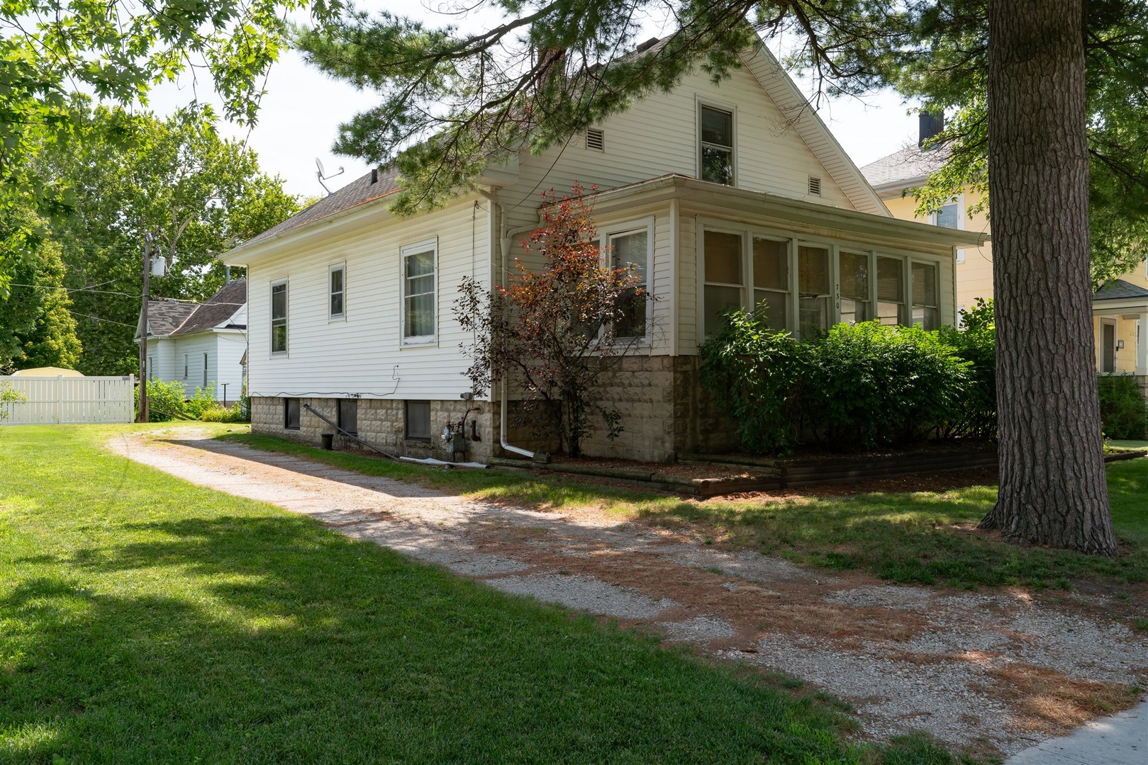 730 North Main Street Pontiac, IL 61764 - Photo 1 of 43