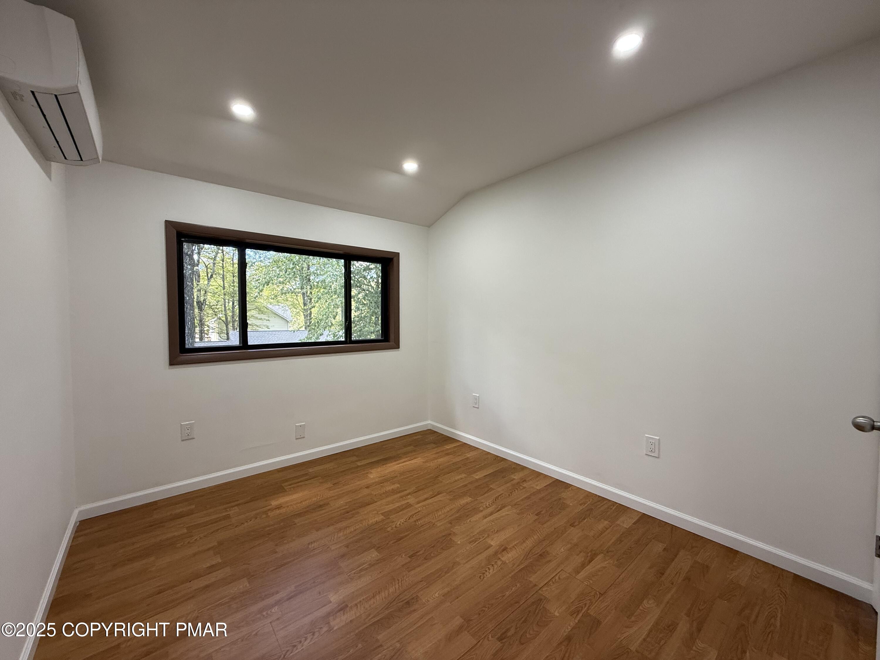 3195 Hamlet Drive Tobyhanna, PA 18466 - Photo 13 of 19 an empty room with a window