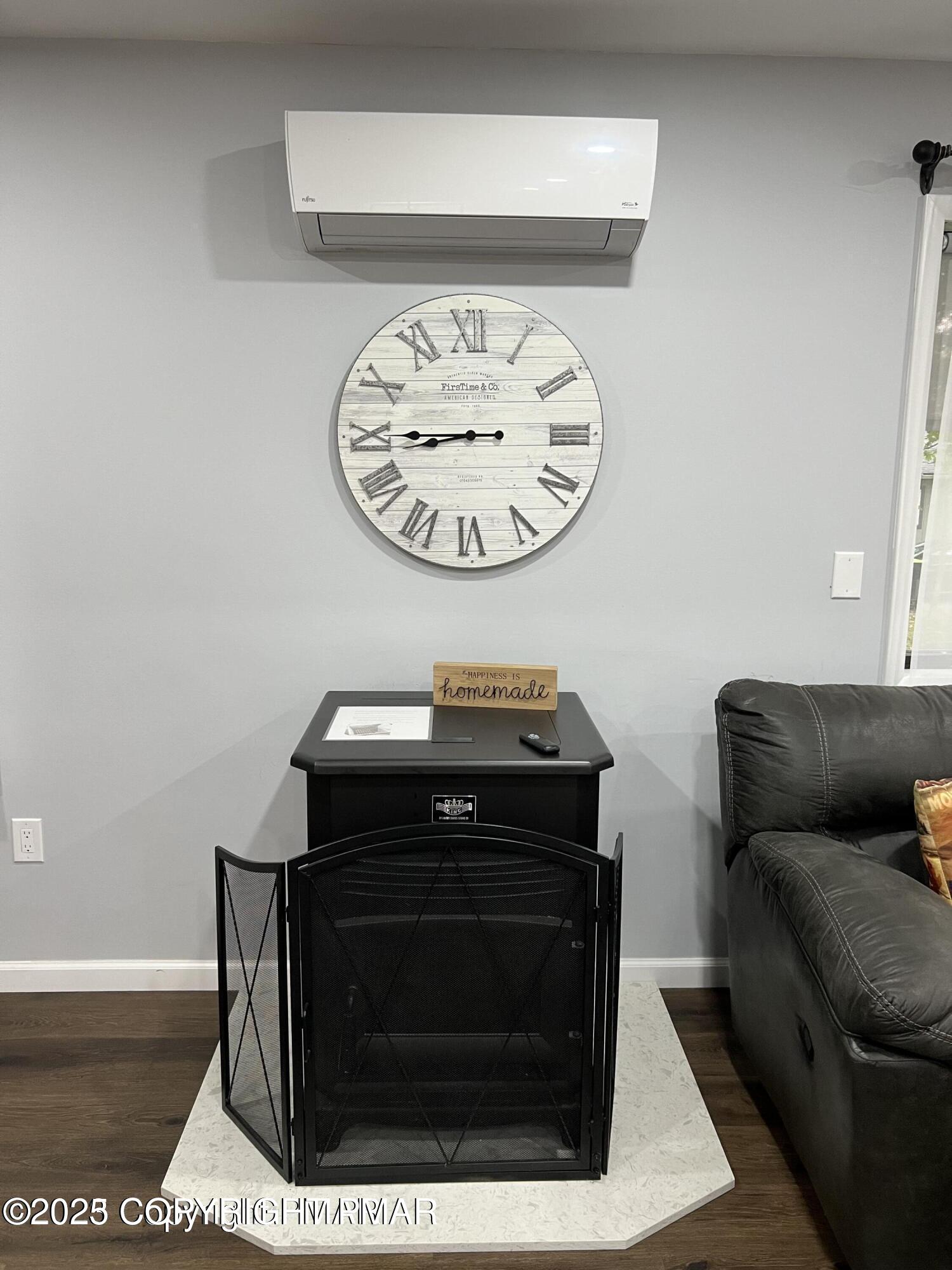 3195 Hamlet Drive Tobyhanna, PA 18466 - Photo 7 of 19 a living room with a stove and a table