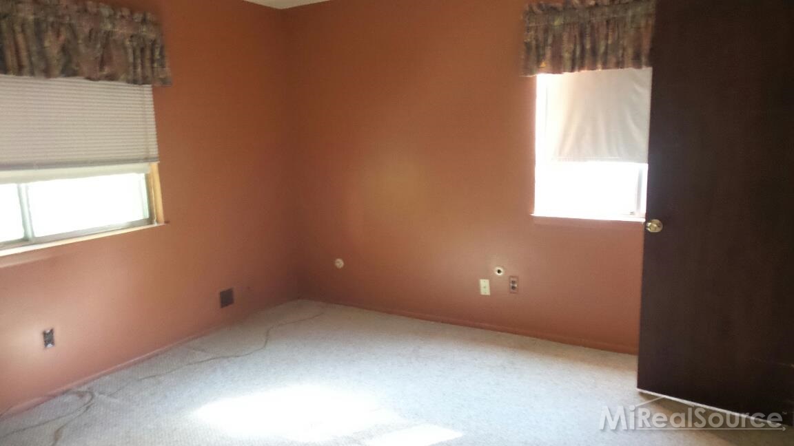 29181 Hayes Road, Unit C7 Warren, MI 48088 - Photo 8 of 12 31213694-7.JPG