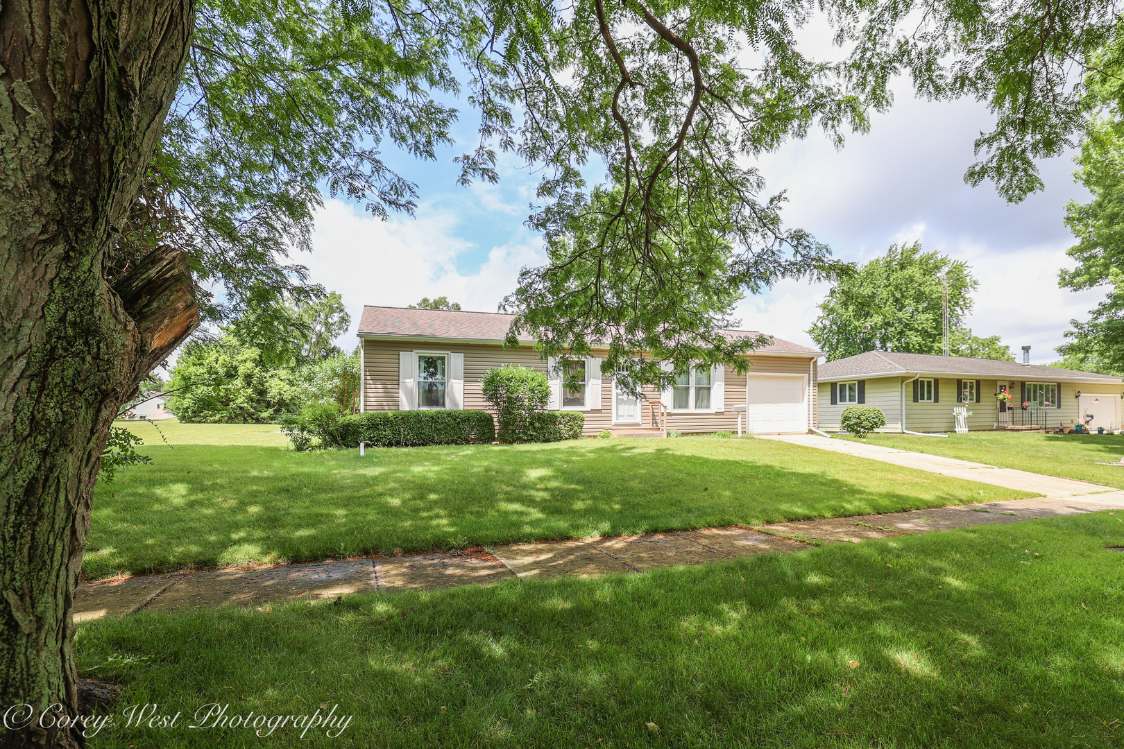 335 South Hadsall Street Genoa, IL 60135 - Photo 2 of 23 a front view of a house with a garden