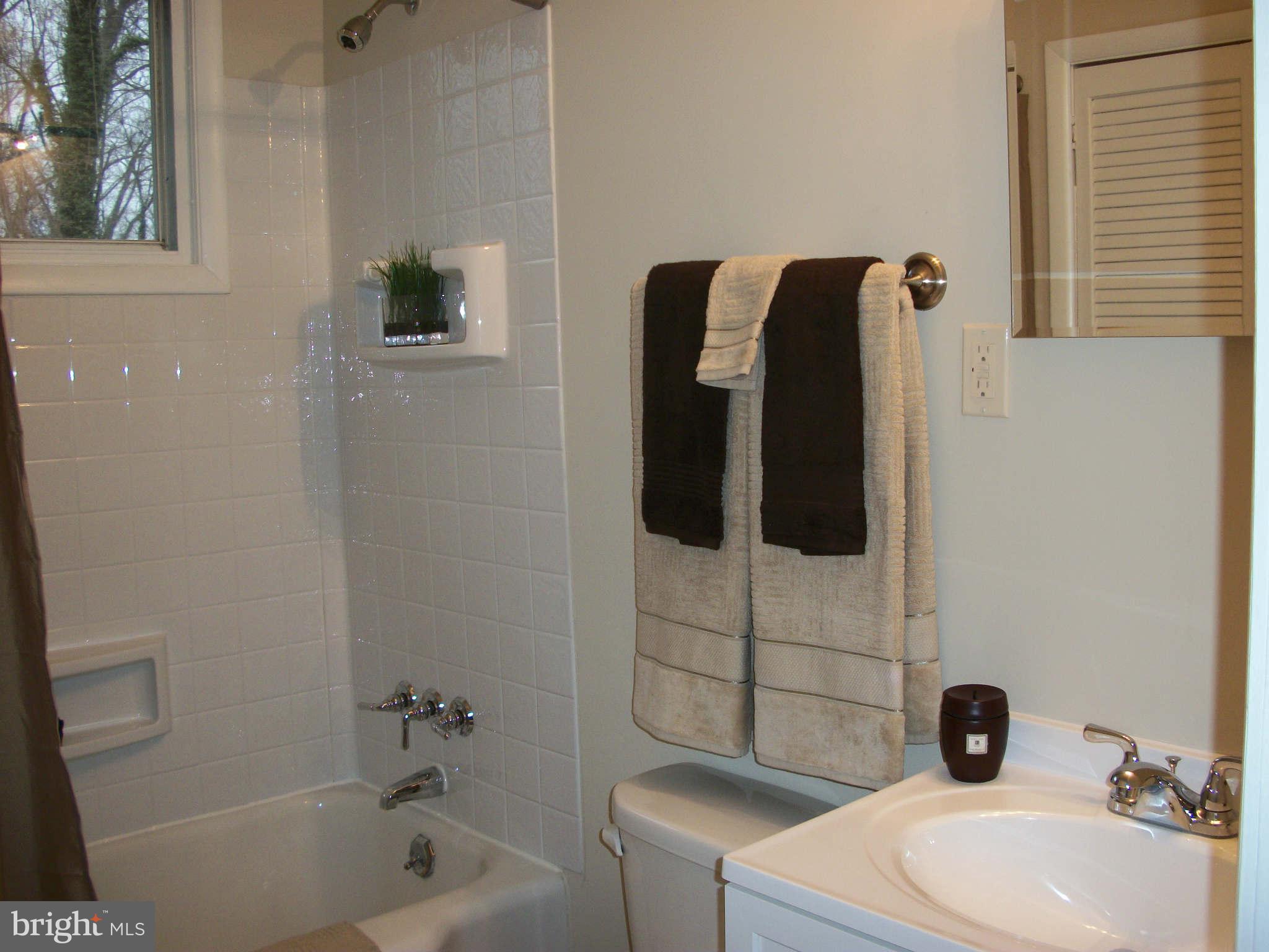 1924 Old Frederick Road Baltimore, MD 21228 - Photo 14 of 21 Bath