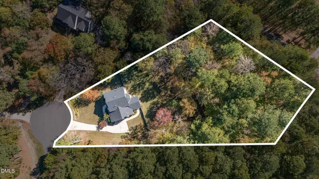 a view of a tennis court