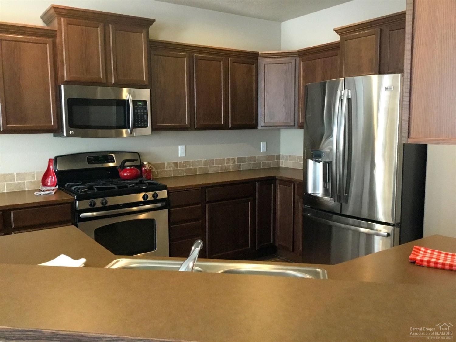 2823 Northeast Spring Water Place Bend, OR 97701 - Photo 12 of 23 Gallery Image 12