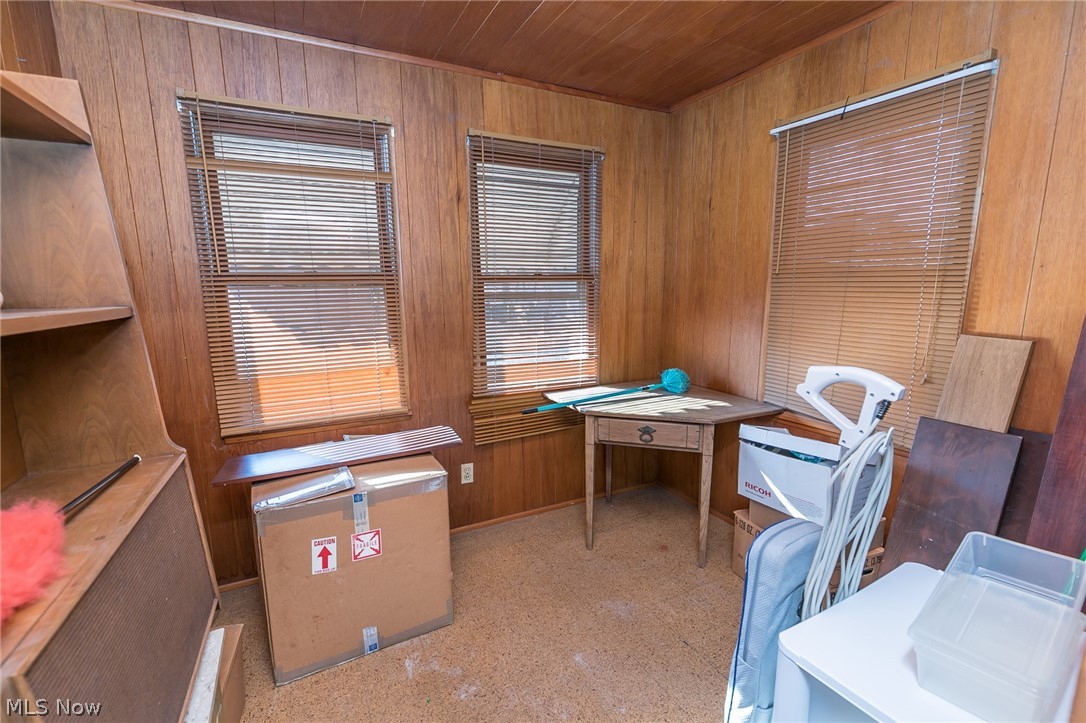 3686 Lindholm Road Cleveland, OH 44120 - Photo 7 of 24