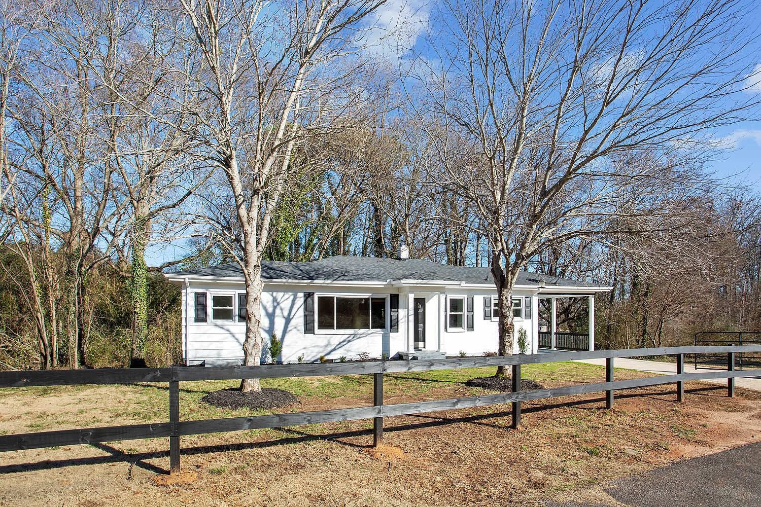 117 Patterson Road Greer, SC 29651 - Photo 3 of 22