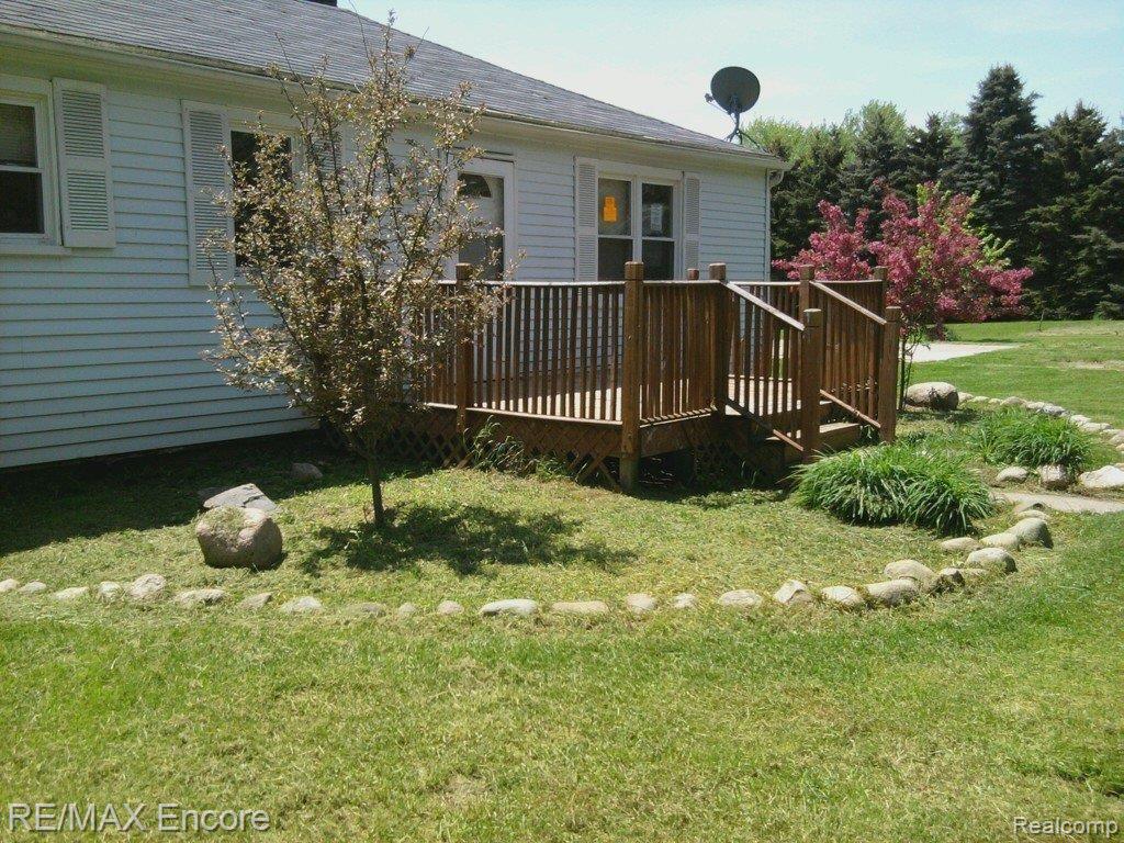 5404 Sherwood Road Oxford, MI 48371 - Photo 2 of 12 front corner