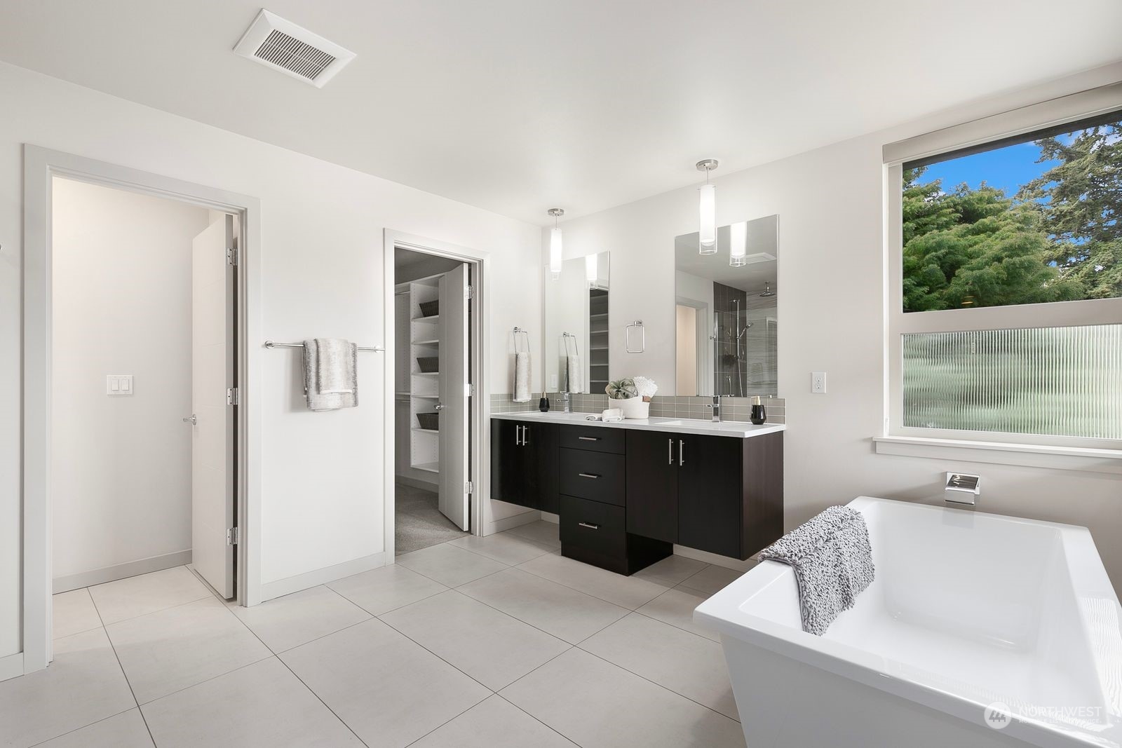 2832 Northwest 65th Street Seattle, WA 98117 - Photo 18 of 38 a bathroom with a tub sink and mirror