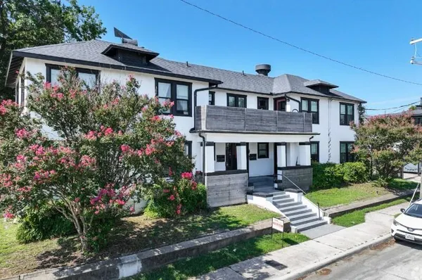 $3,500,000 | 301 West Leuda Street, Unit A, Fort Worth, TX 76104