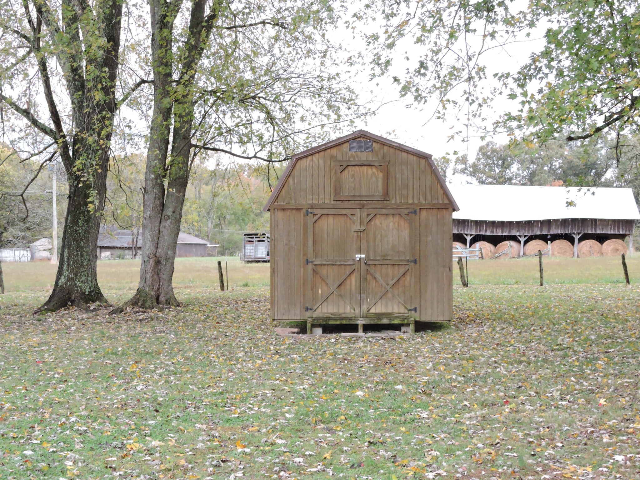 631 Riley Creek Road Tullahoma, TN 37388 - Photo 27 of 27 a backyard of a house with table and chairs