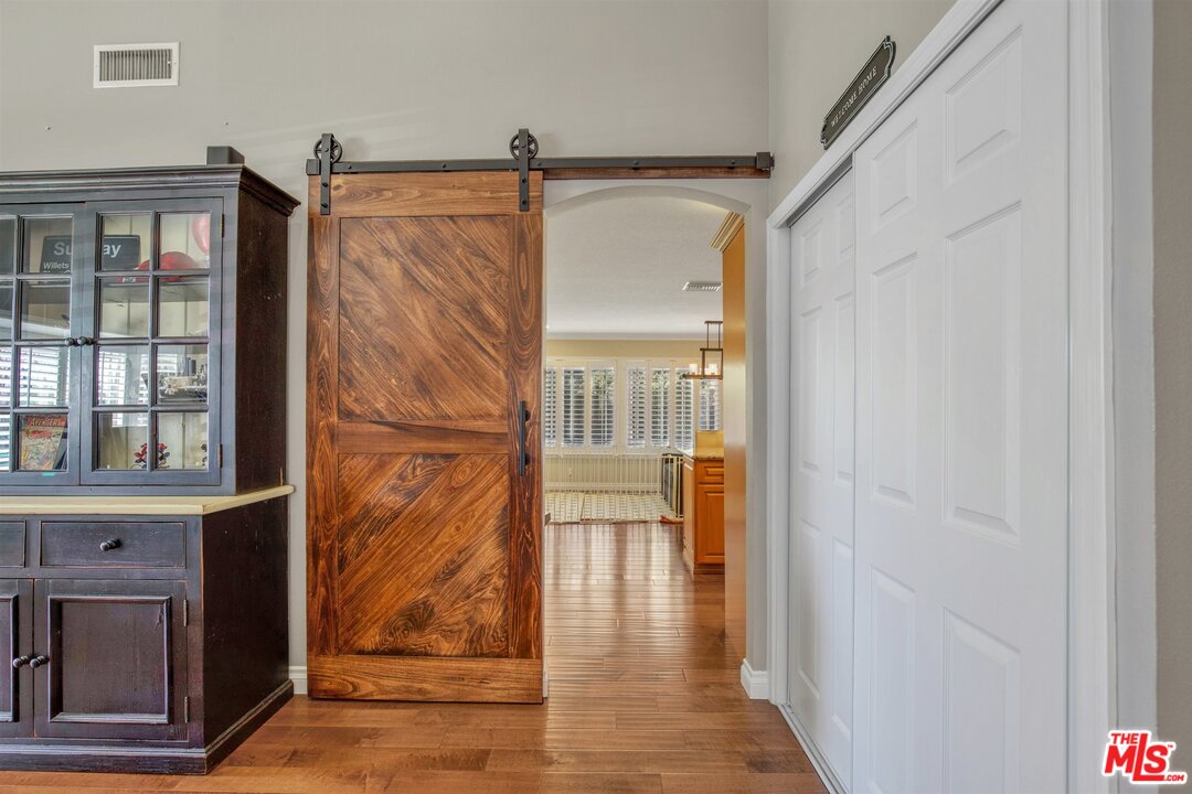 2219 Booth Street Simi Valley, CA 93065 - Photo 6 of 29
